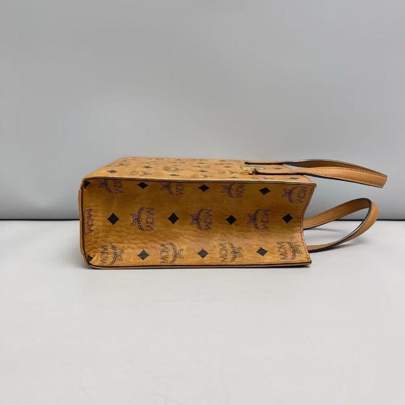 MCM 全皮印花小號tote 焦糖色 琴譜包 肩背包 斜背包-3