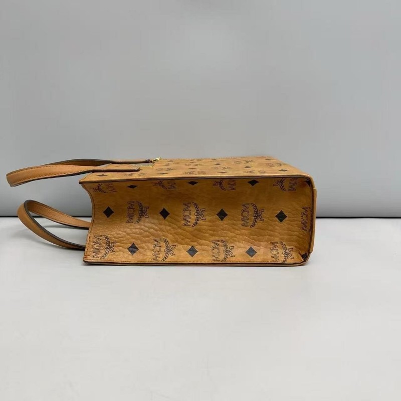 MCM 全皮印花小號tote 焦糖色 琴譜包 肩背包 斜背包-4