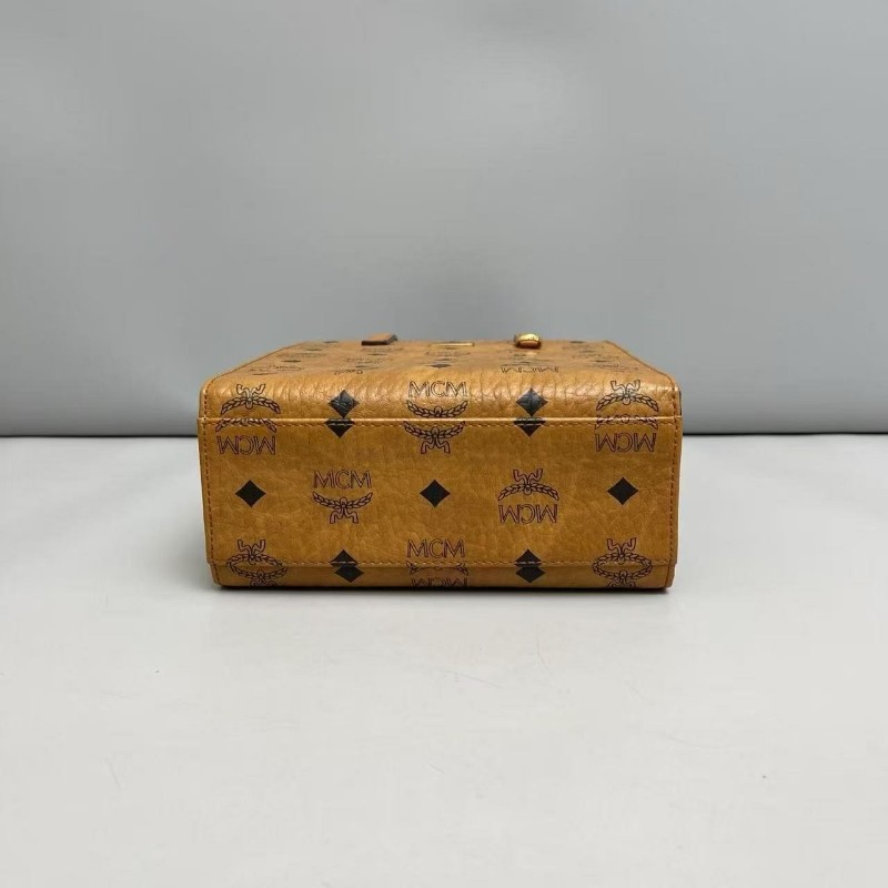 MCM 全皮印花小號tote 焦糖色 琴譜包 肩背包 斜背包-5