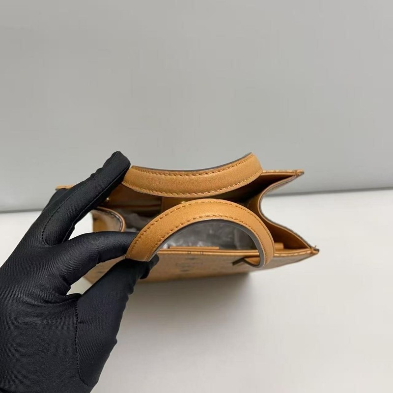 MCM 全皮印花小號tote 焦糖色 琴譜包 肩背包 斜背包-6