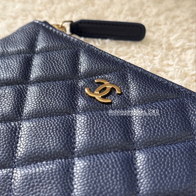 香奈兒 Chanel 全新品 一字拉鏈包 深藍色 金釦 荔枝牛皮-2