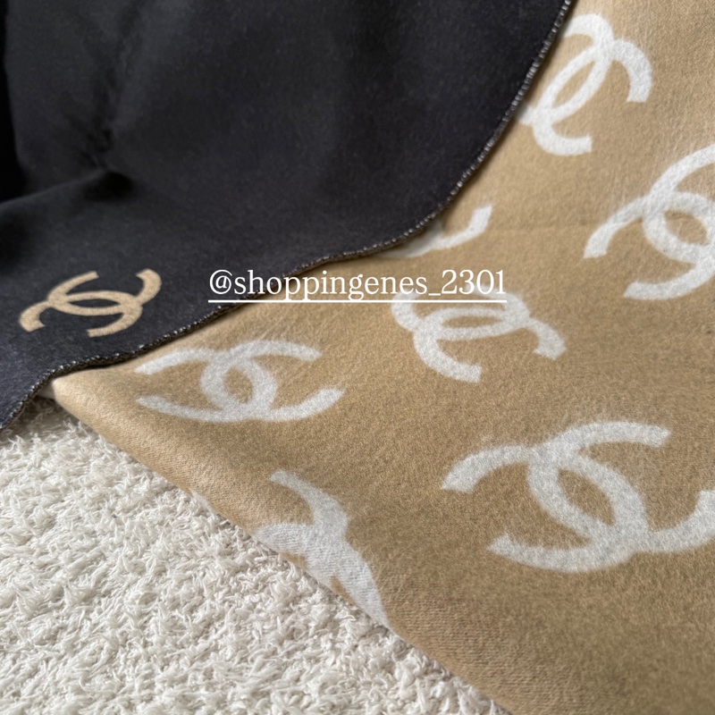 沒有了 香奈兒 25B 駝色米色黑色雙面滿版logo大披肩-5