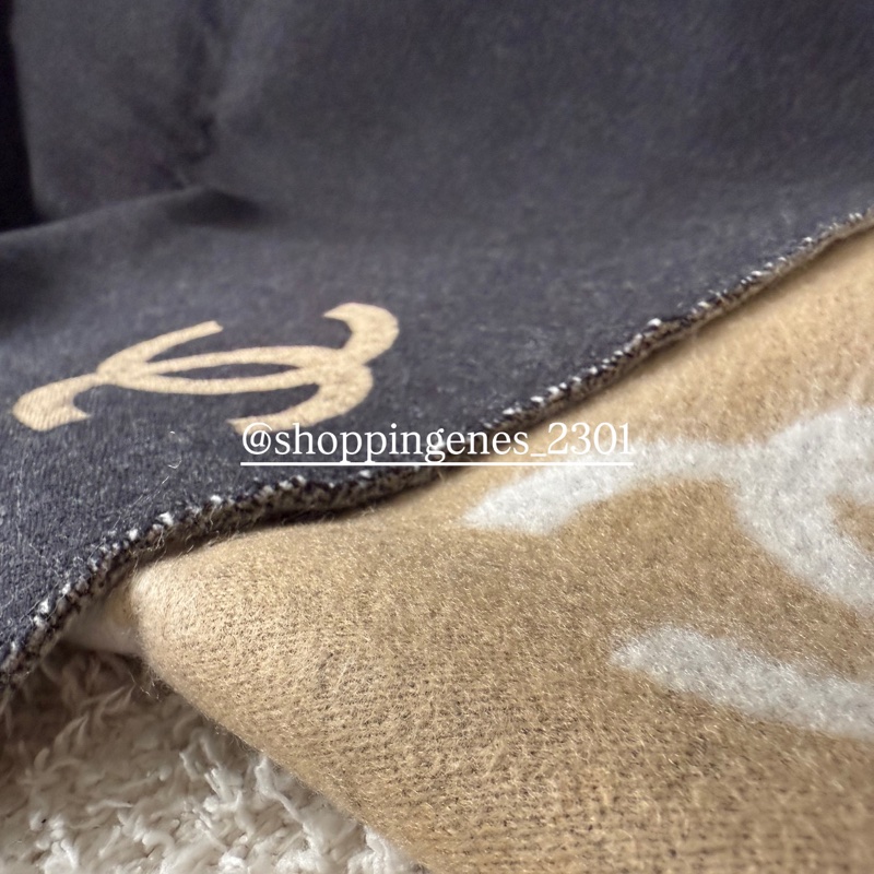 沒有了 香奈兒 25B 駝色米色黑色雙面滿版logo大披肩-6