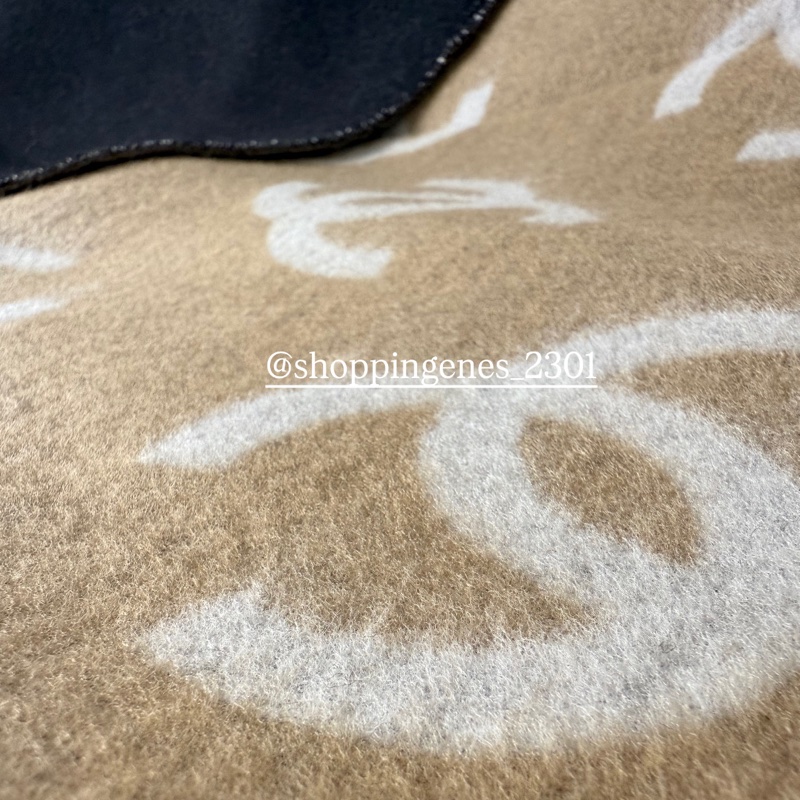 沒有了 香奈兒 25B 駝色米色黑色雙面滿版logo大披肩-7