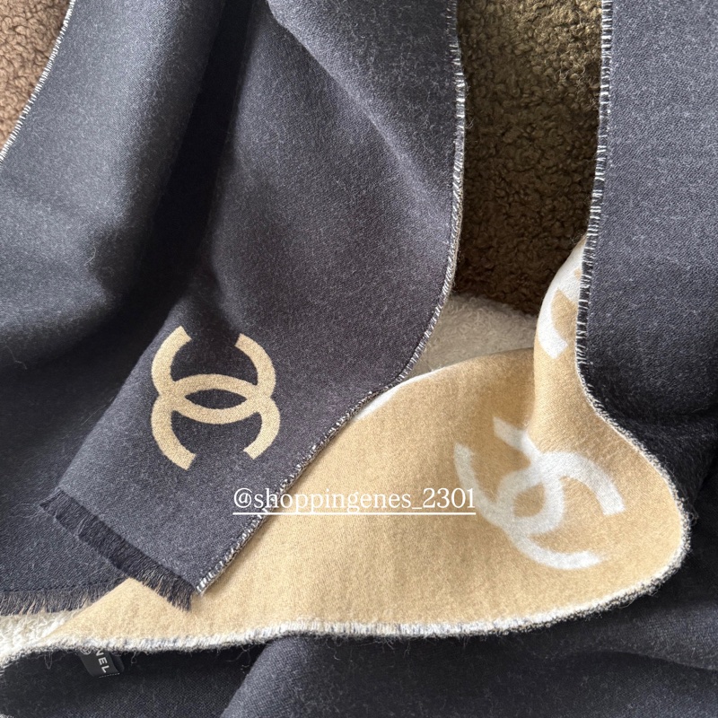 沒有了 香奈兒 25B 駝色米色黑色雙面滿版logo大披肩-9