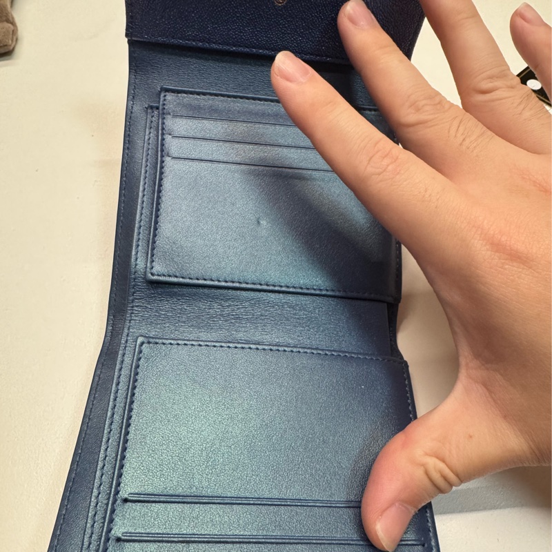 Chanel 經典款荔枝牛皮菱格紋金扣短夾-5