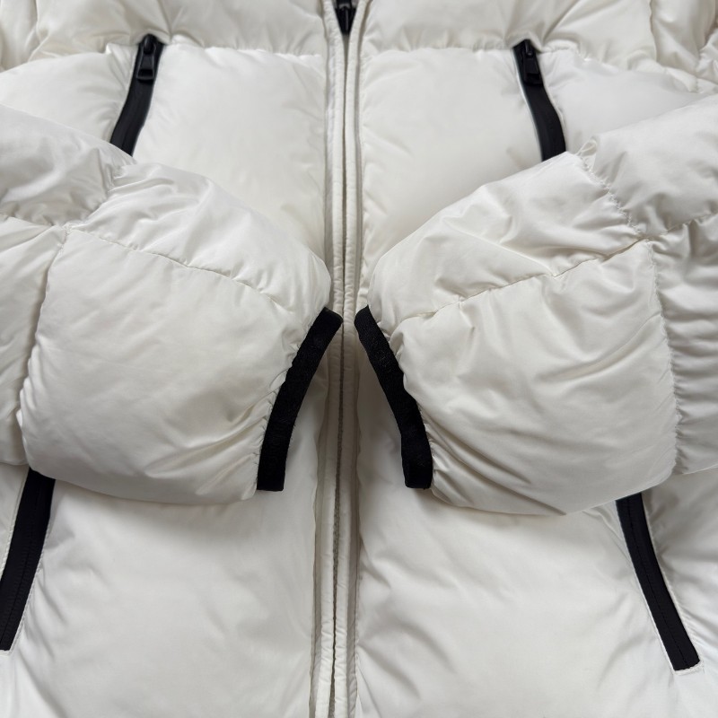 Moncler 黑標系列帽子標語白色羽絨服外套/3碼-5