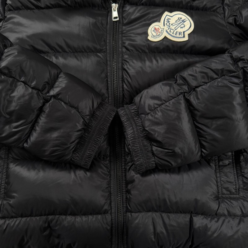 Moncler Brmant系列黑色徽章Logo羽絨服外套/5碼-4