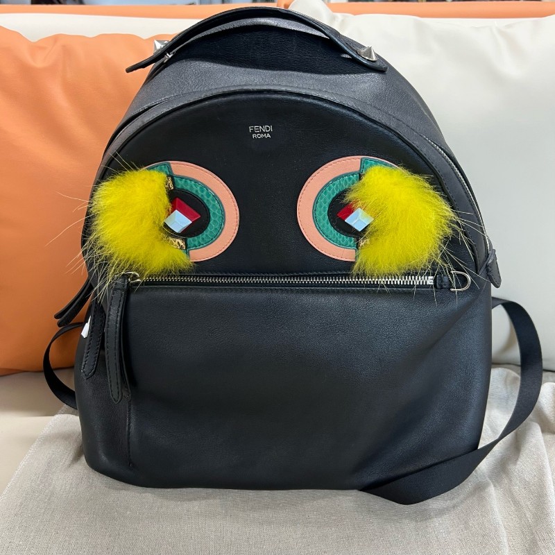 Fendi/芬迪 小怪獸雙肩包 後背包 黑色牛皮搭配黃色毛球裝飾 尺寸：29×32×12c-0