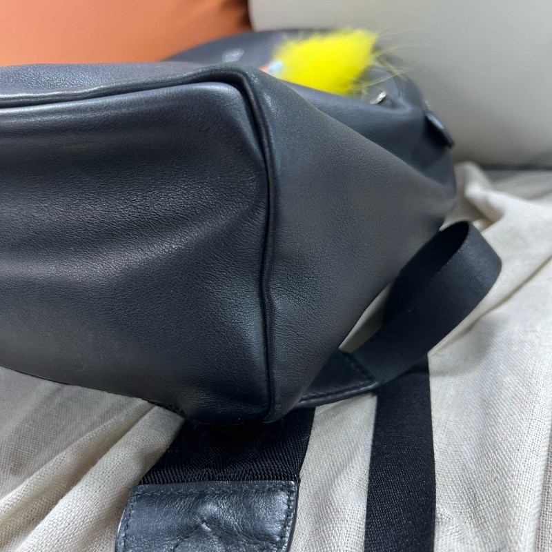 Fendi/芬迪 小怪獸雙肩包 後背包 黑色牛皮搭配黃色毛球裝飾 尺寸：29×32×12c-5