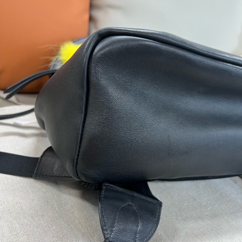 Fendi/芬迪 小怪獸雙肩包 後背包 黑色牛皮搭配黃色毛球裝飾 尺寸：29×32×12c-6