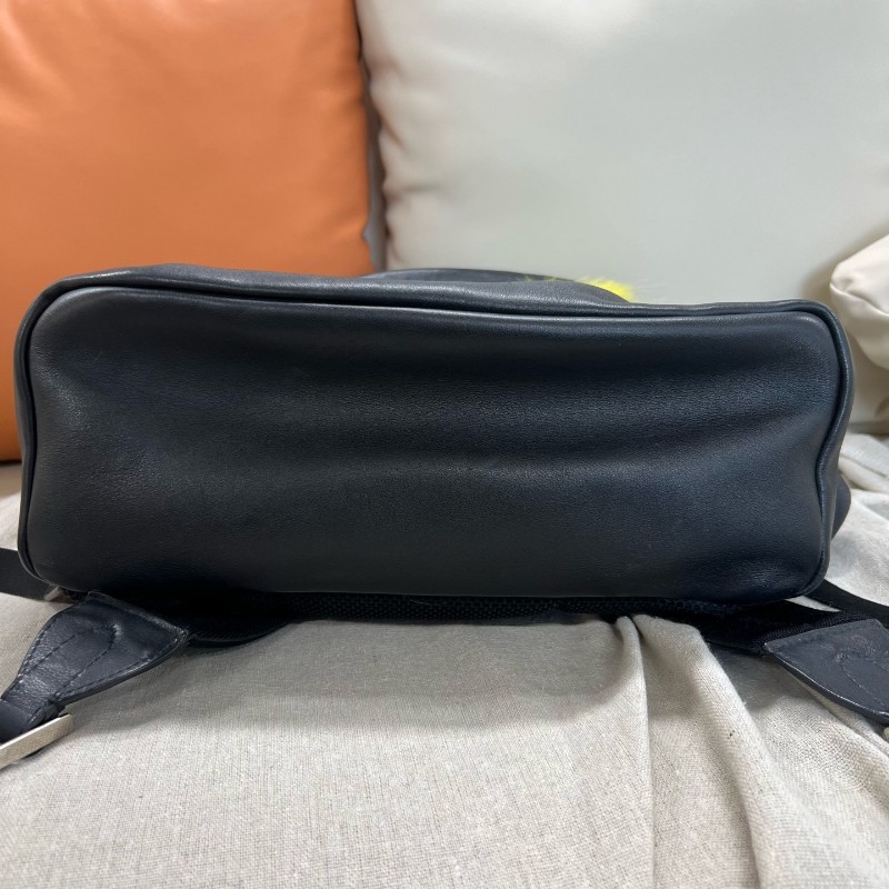 Fendi/芬迪 小怪獸雙肩包 後背包 黑色牛皮搭配黃色毛球裝飾 尺寸：29×32×12c-7