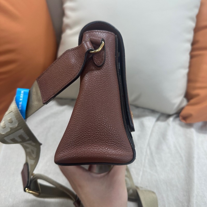 Burberry Note系列 經典戰馬格紋配棕色牛皮郵差包 斜背包 尺寸:25××8.5cm-3