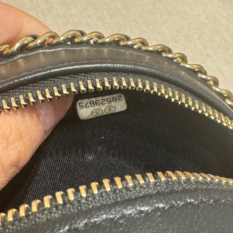 CHANEL黑色鏈邊小圓餅-4