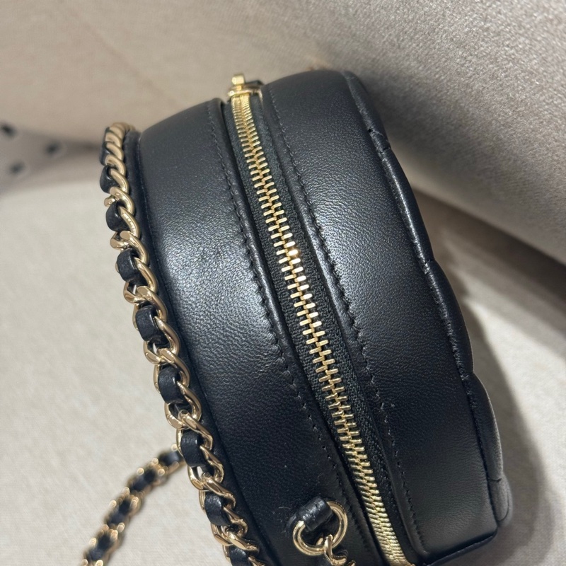 CHANEL黑色鏈邊小圓餅-5