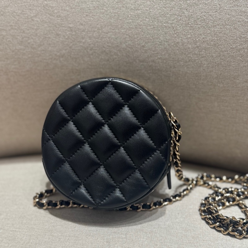 CHANEL黑色鏈邊小圓餅-6