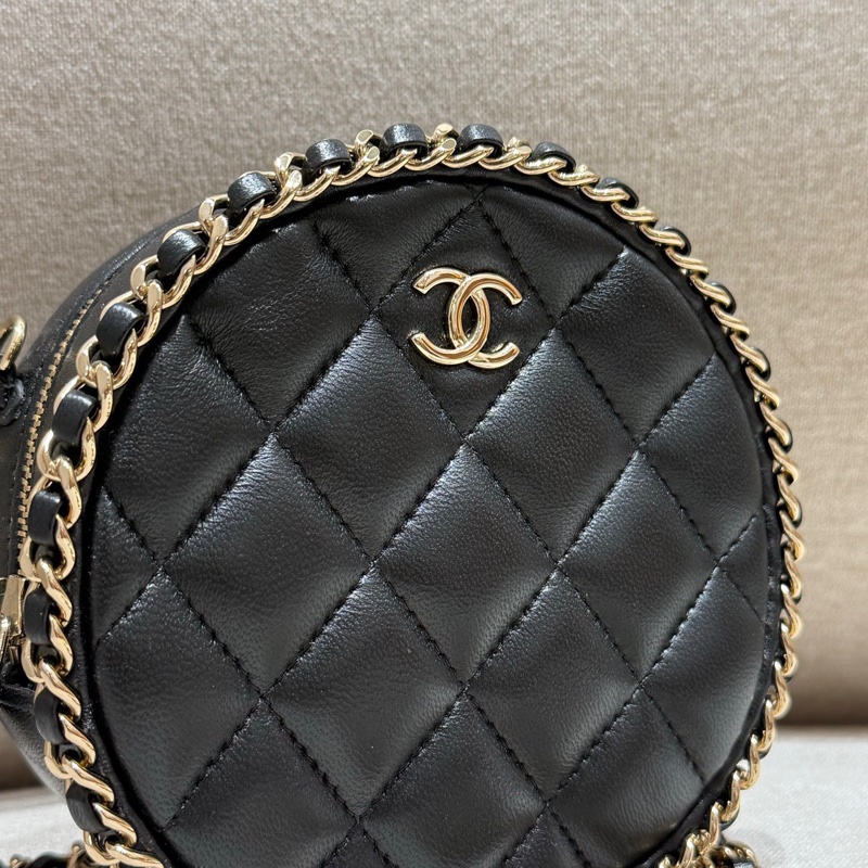 CHANEL黑色鏈邊小圓餅-7