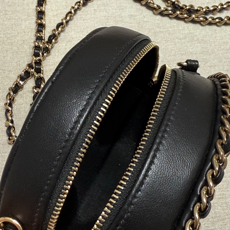 CHANEL黑色鏈邊小圓餅-8