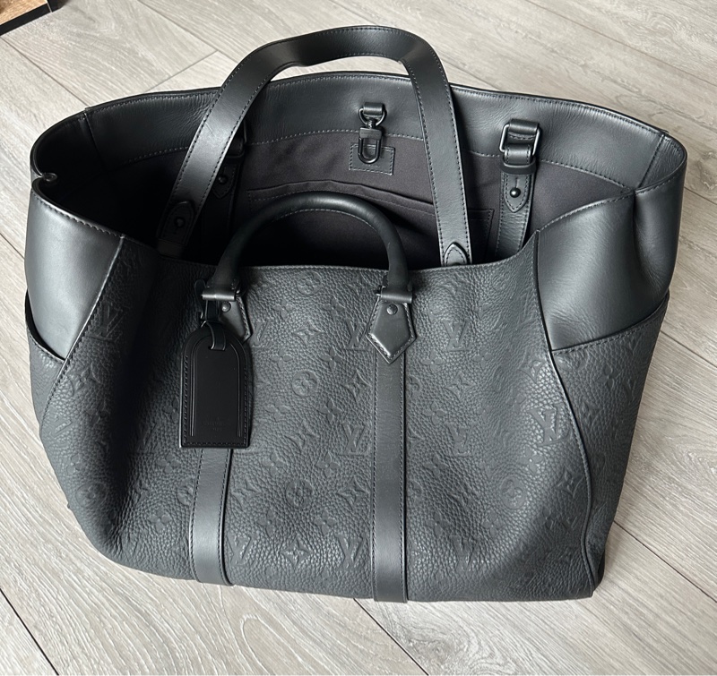 LOUIS VUITTON 路易威登 M21865 黑原花壓紋 Sac Plat 24H 肩背手提包 手提包-9