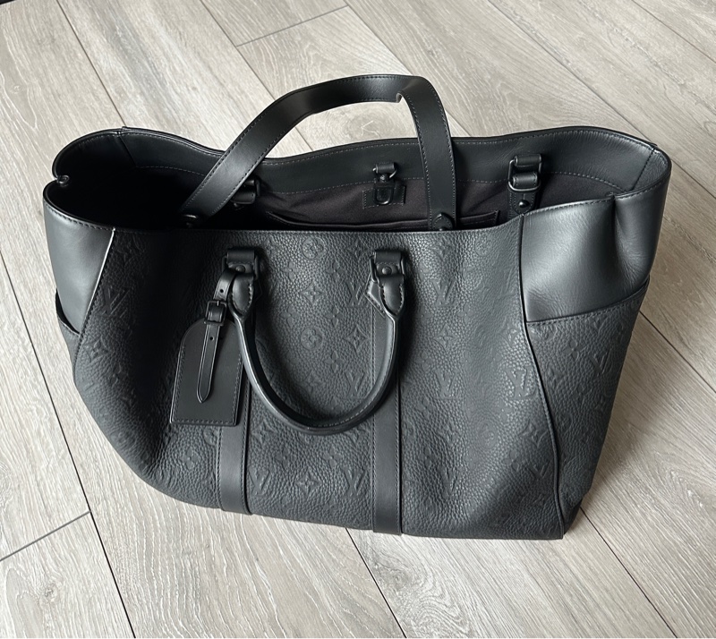 LOUIS VUITTON 路易威登 M21865 黑原花壓紋 Sac Plat 24H 肩背手提包 手提包-10