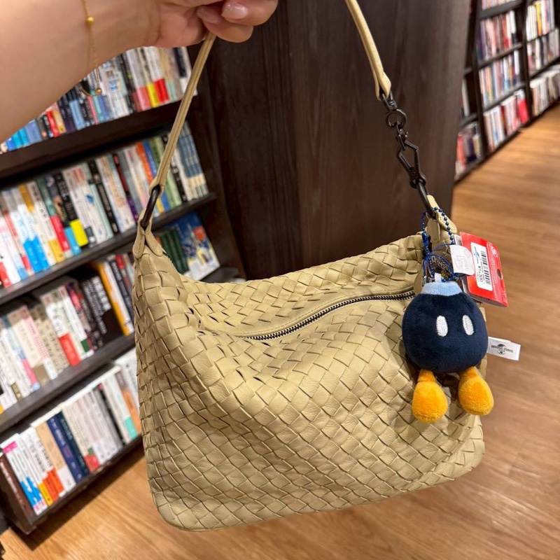 BOTTEGA VENETA BV 葆蝶家 全皮 小雞黃 淡土黃 編織 便當包 飯盒包 手提包 肩背包 側背包 腋下包-1