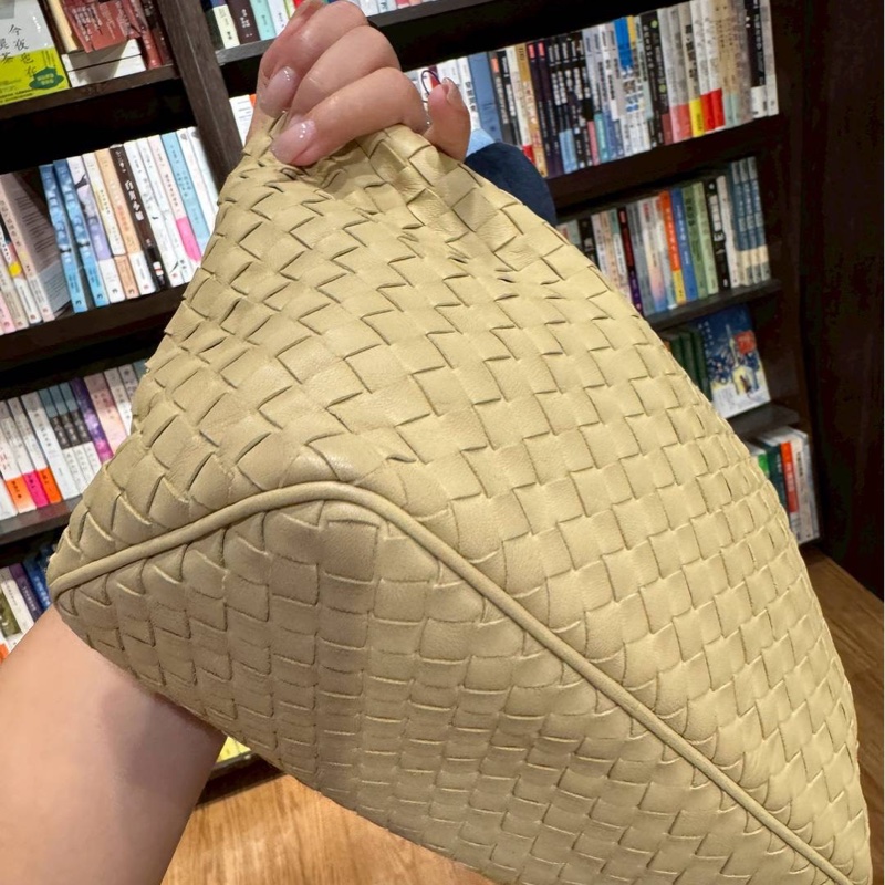 BOTTEGA VENETA BV 葆蝶家 全皮 小雞黃 淡土黃 編織 便當包 飯盒包 手提包 肩背包 側背包 腋下包-11