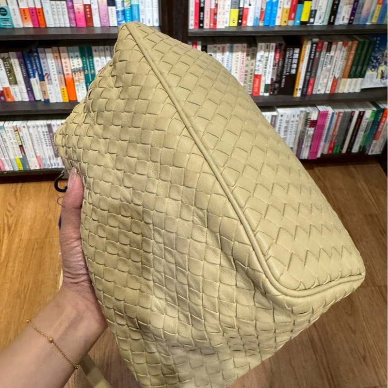 BOTTEGA VENETA BV 葆蝶家 全皮 小雞黃 淡土黃 編織 便當包 飯盒包 手提包 肩背包 側背包 腋下包-13