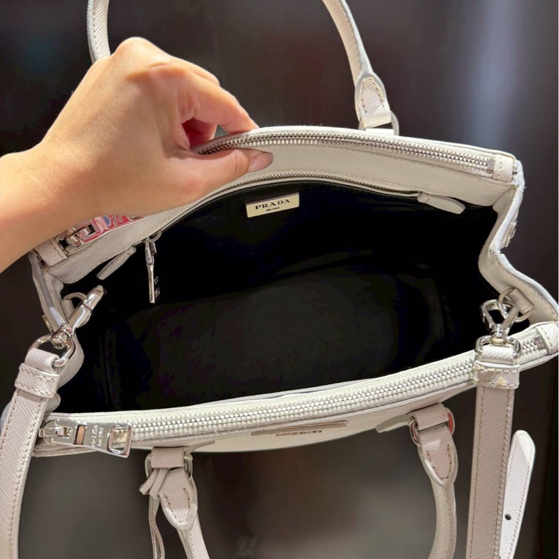 PRADA 冰川白 黑邊 殺手包 手提包 斜背包 肩背包 側背包-10