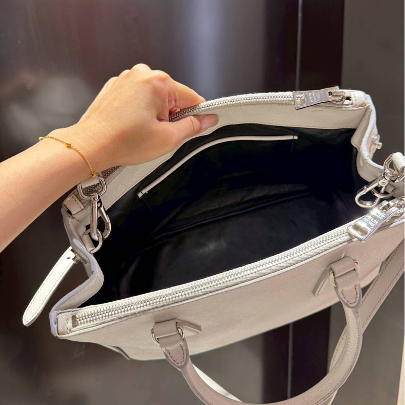 PRADA 冰川白 黑邊 殺手包 手提包 斜背包 肩背包 側背包-11