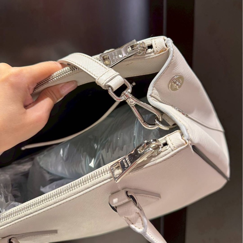 PRADA 冰川白 黑邊 殺手包 手提包 斜背包 肩背包 側背包-13