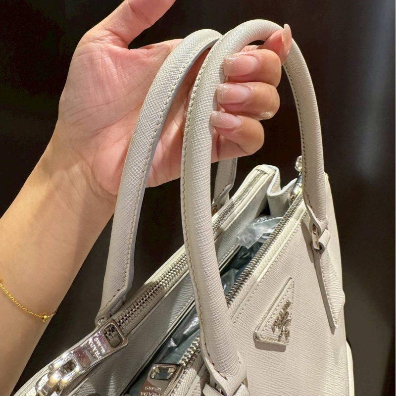 PRADA 冰川白 黑邊 殺手包 手提包 斜背包 肩背包 側背包-17