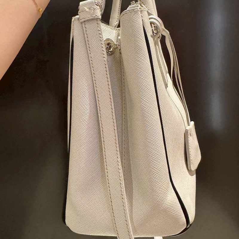 PRADA 冰川白 黑邊 殺手包 手提包 斜背包 肩背包 側背包-20