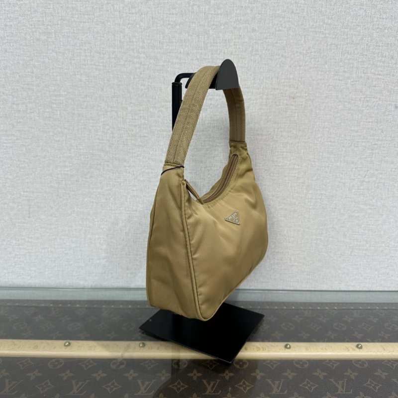 PRADA 銀扣尼龍三角標手提腋下hobo包 22*16*6 98新配件塵袋-1