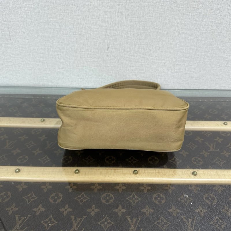 PRADA 銀扣尼龍三角標手提腋下hobo包 22*16*6 98新配件塵袋-3