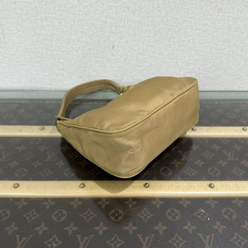 PRADA 銀扣尼龍三角標手提腋下hobo包 22*16*6 98新配件塵袋-4