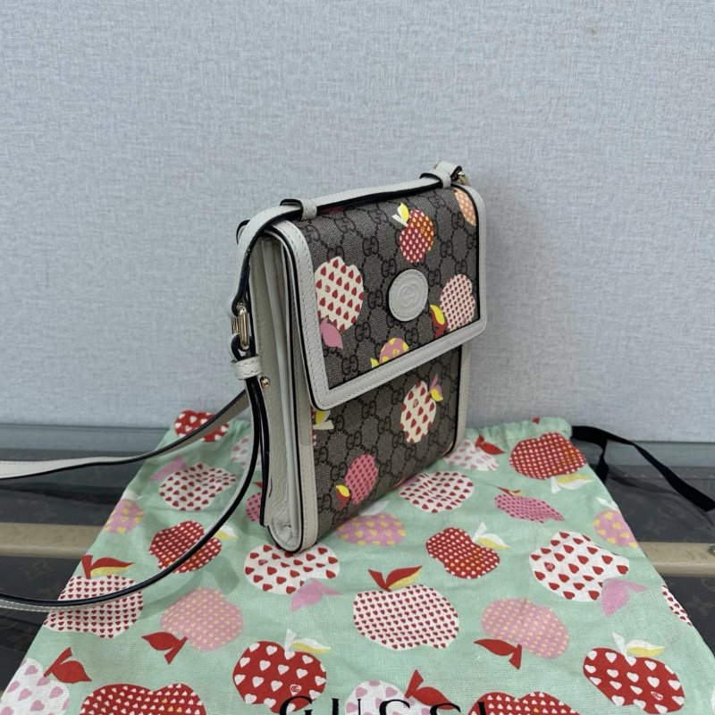 GUCCI 心型蘋果圖案老花肩背斜背包 18*20.5*3.5 98新配件塵袋-1