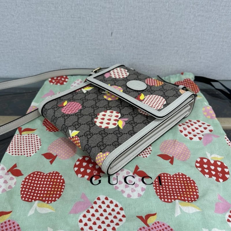 GUCCI 心型蘋果圖案老花肩背斜背包 18*20.5*3.5 98新配件塵袋-2