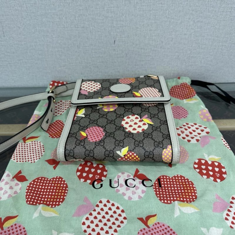 GUCCI 心型蘋果圖案老花肩背斜背包 18*20.5*3.5 98新配件塵袋-3