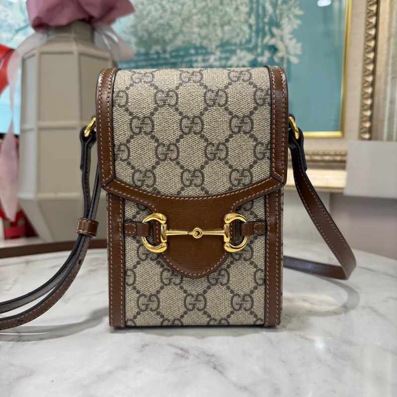 Gucci咖PVC1955金釦下蓋磁吸馬銜釦肩斜手機包-0