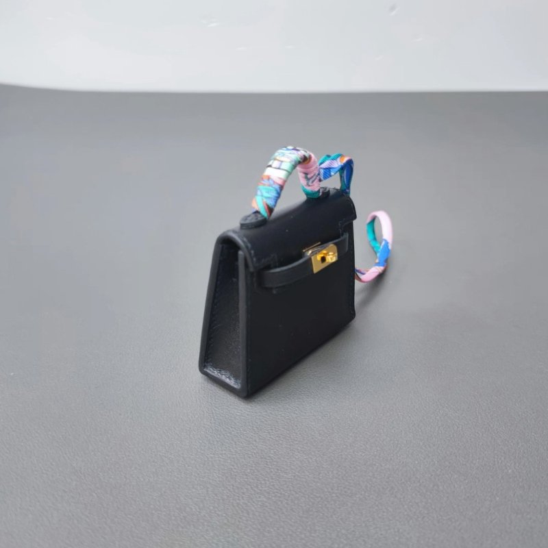 HERMES 黑色金扣kelly twilly吊飾 6.5*5.5*2 99新配件盒子-1