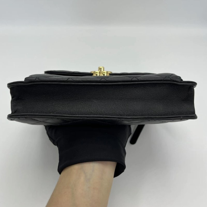 CHANEL 鴛鴦扣雙C鏈條肩背斜背包 18.5*15.5*4 98新配件保卡塵袋-4