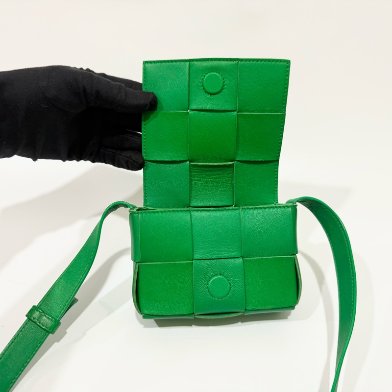 BV綠色小羊皮6格CassetteMINI側背包-7