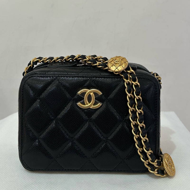 CHANEL 22A金幣黑荔枝拉鍊小相機包-1