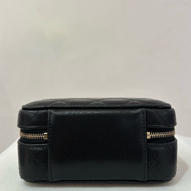 CHANEL 22A金幣黑荔枝拉鍊小相機包-5