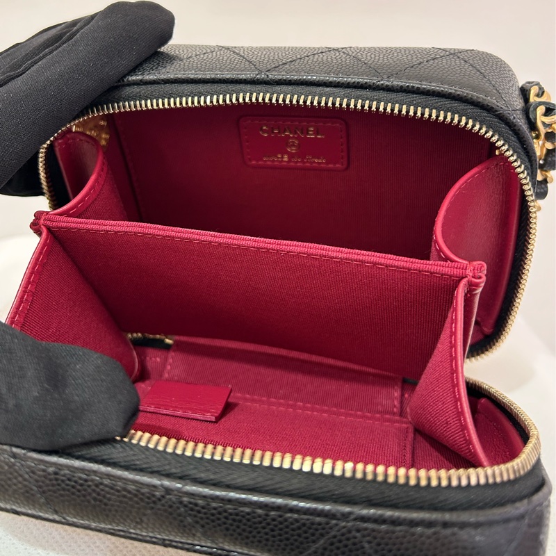 CHANEL 22A金幣黑荔枝拉鍊小相機包-6