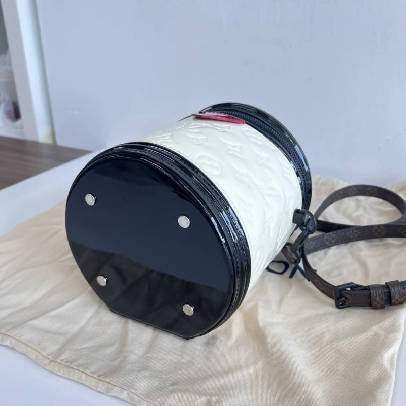LV 漆皮發財桶手提斜背包 芯片款 15*17*14 99新配件塵袋-2