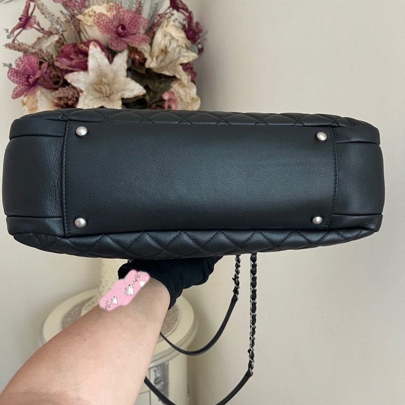 香奈兒 黑色銀鏈牛皮多隔層托特肩背包-11