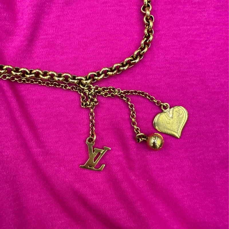 This is Louis Vuitton 女裝T恤-6