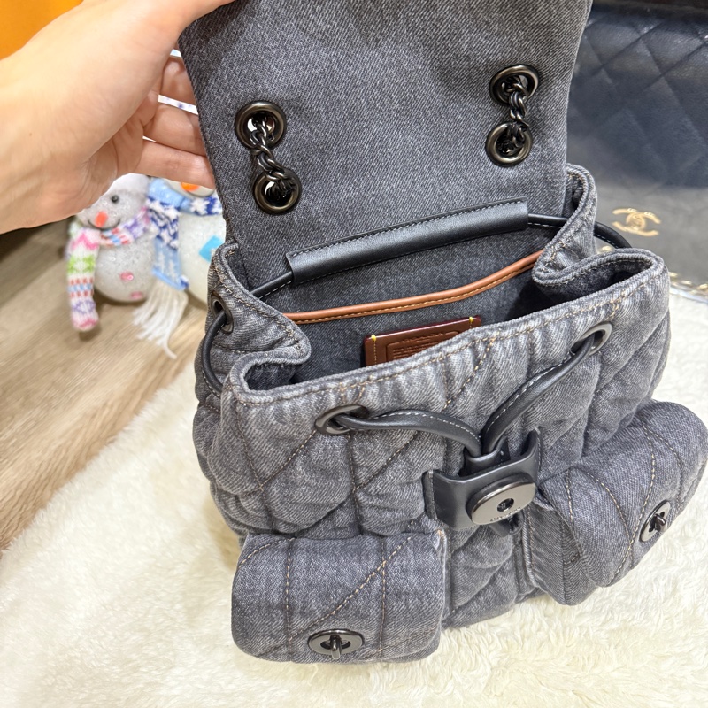 告別2025斷捨離價格🉐正櫃2萬多缺貨🏅95新✨COACH 黑牛仔 黑釦 可斜揹 三用包 三背法TABBY 絎縫後背包 斜揹 肩背 後背-7