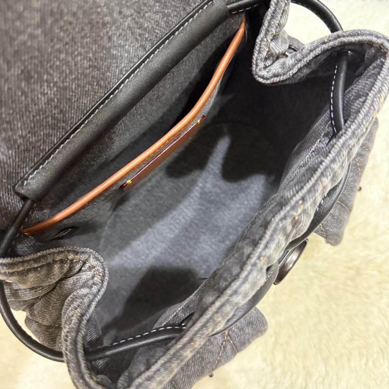 告別2025斷捨離價格🉐正櫃2萬多缺貨🏅95新✨COACH 黑牛仔 黑釦 可斜揹 三用包 三背法TABBY 絎縫後背包 斜揹 肩背 後背-8